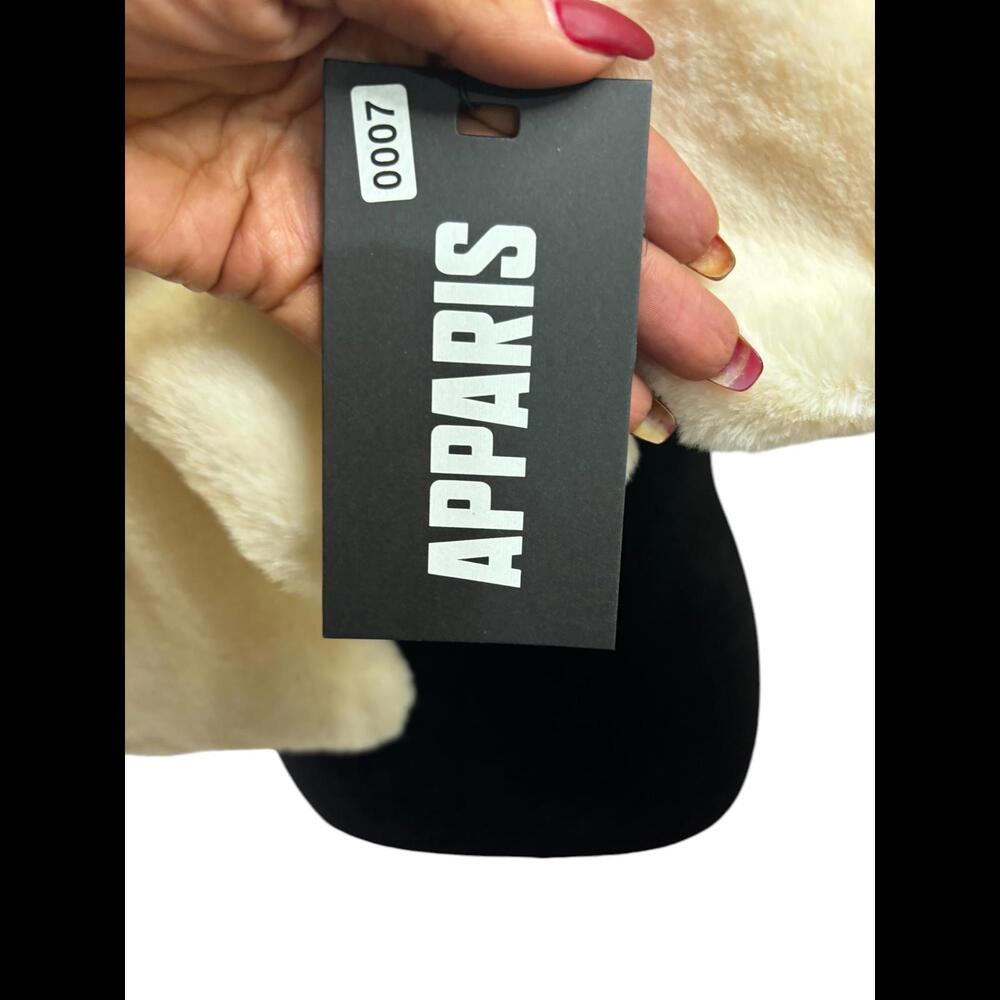 Apparis Luxurious Ivory Faux Fur Scarf Wrap - Picture 5 of 5
